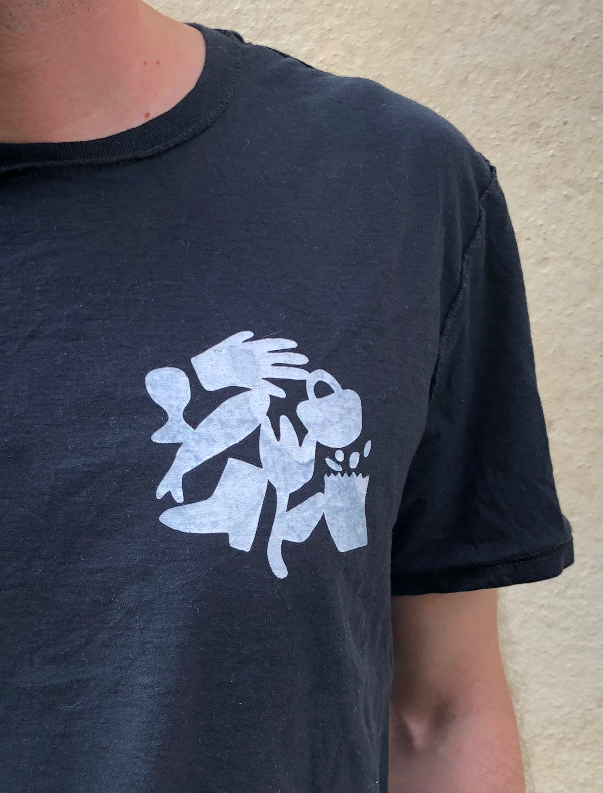 logo, et coutures apparentes